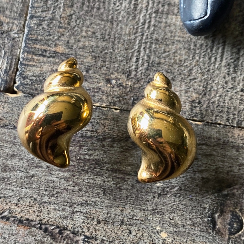 NEW Gold Vintage Shell Statement Earrings